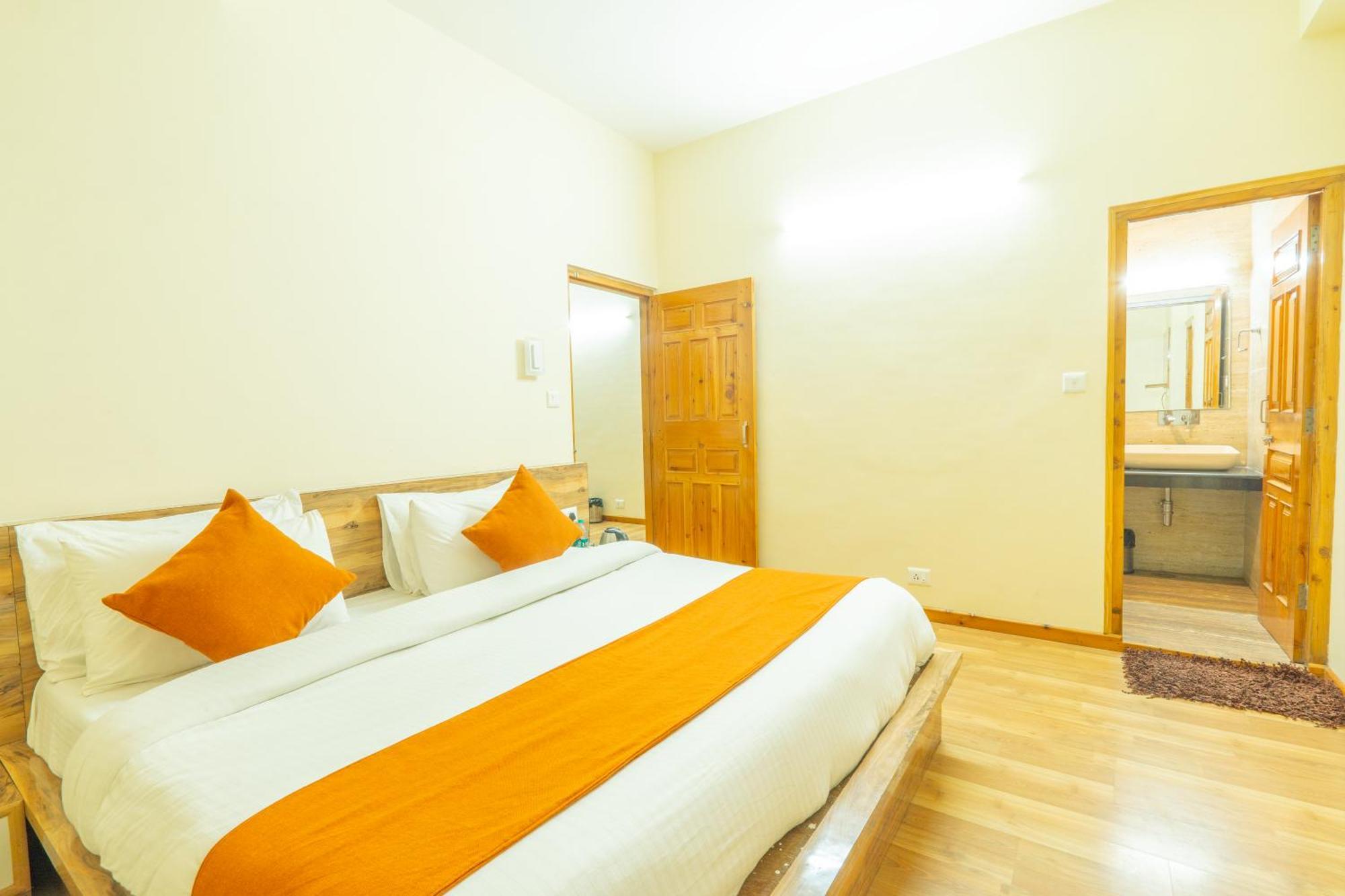 Hotel Rising Star Near To Mall Road #Budgetfriendly #Bigrooms #Garden #Bonfire #Parking #Forestview #Mountainview Manali  Exterior photo